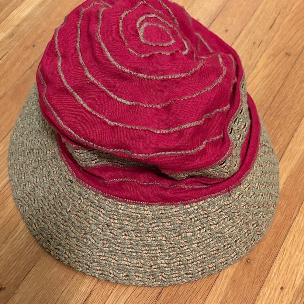 Women's sun hat with brim